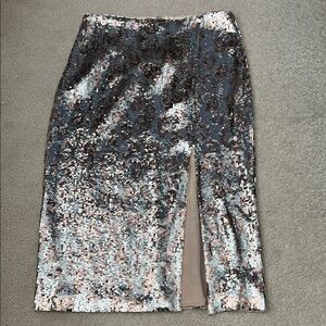 NWT Silver Sequined Animal Pattern Skirt